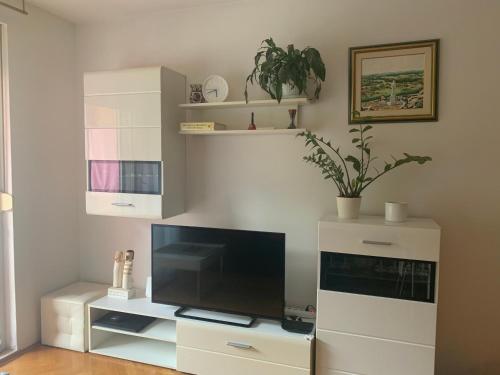 Apartment Laura in Podstrana