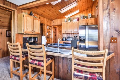 Manning'S Lakehouse Home - image 3