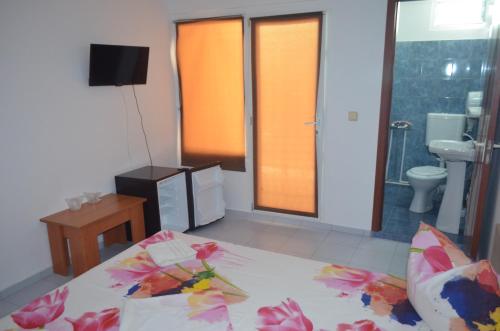 1 queen bed