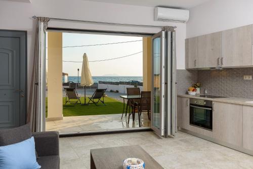  Coral Sea Apartment in Kokkinos Pyrgos
