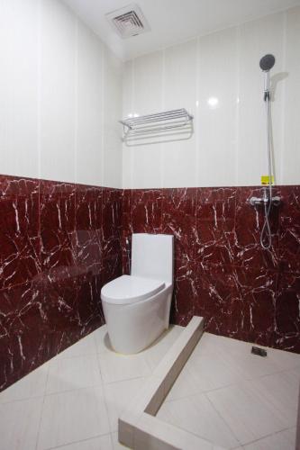Bathroom, Hotel 99 Monumento in Caloocan