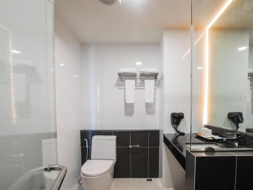Bathroom, Alfahad Hotel near Hat Yai International Airport