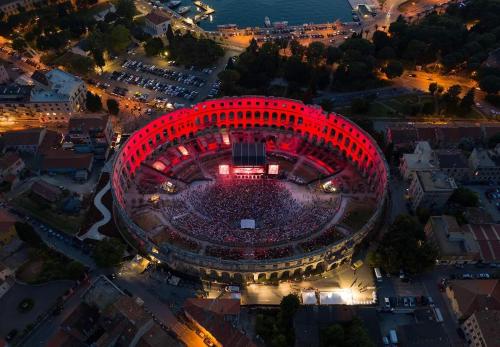Anni, Pula (photo 2)