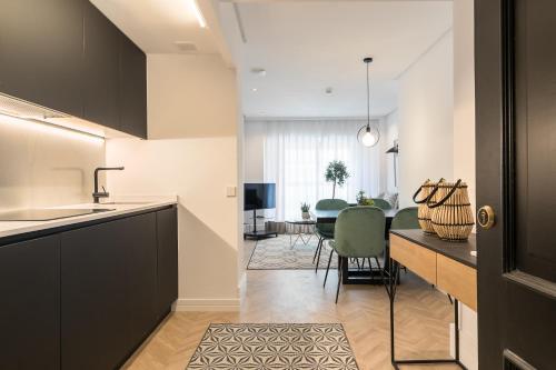 Feelathome Waldorf Suites Apartments - image 13