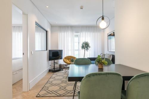 Feelathome Waldorf Suites Apartments - image 3