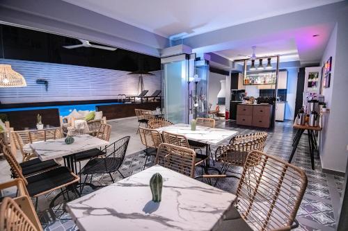 Retro luxury rooms - image 11