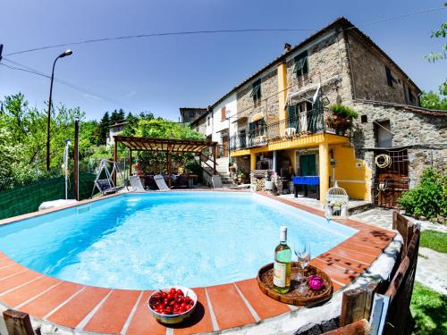  Lavish Cottage in San Marcello Pistoiese with Pool, Pension in San Marcello Pistoiese bei San Marcello Pistoiese