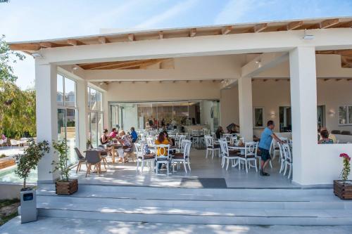 Amour Holiday Resort - image 9