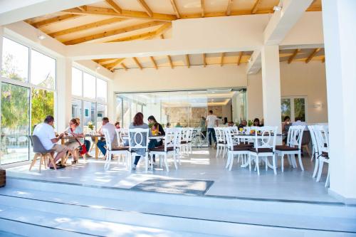Amour Holiday Resort - main image