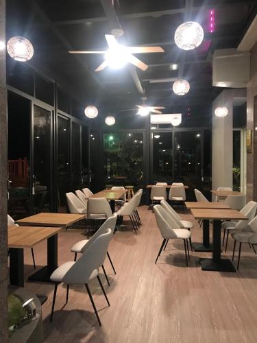 Food and beverages, Tien Hsiang Lin Sea Dragon King Hotel near Siyu