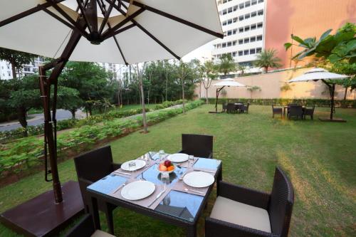 Restaurant, Crest Executive Suites in Krishnarajapura