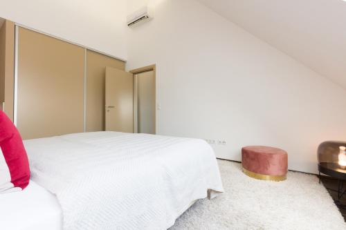 Deluxe Two-Bedroom Suite with Terrace image 4