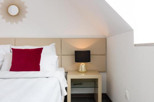 Deluxe Two-Bedroom Suite with Terrace image 10