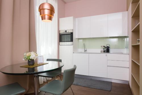 Classic One Bedroom Apartment image 7