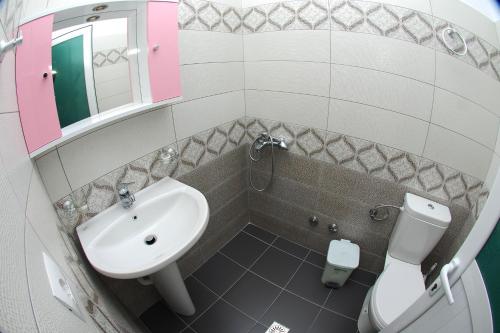 Double Room with Balcony image 7