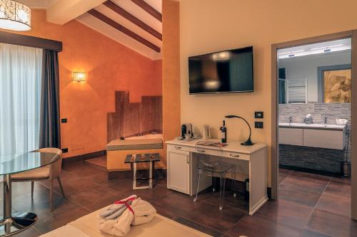 Book the Suite with Spa Bath Suite with Spa Bath