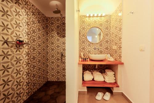 Sigalas Beach Hotel - image 11