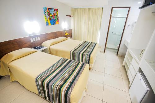 1 double bed, 1 twin bed