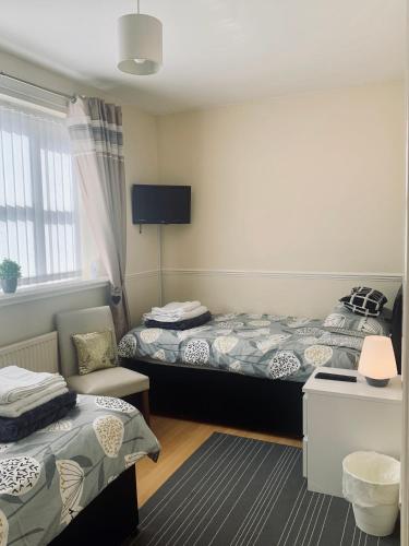 Guestroom, Be My Guest Liverpool - Ground Floor Apartment with Parking in Bootle