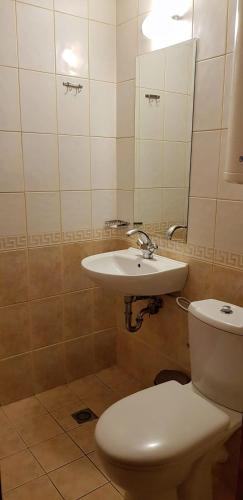 One-Bedroom Apartment with Sea View (2 Adults + 1 Child) image 8