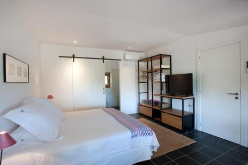Habitación Doble Superior con acceso al spa Mas Falgarona Hotel Boutique & SPA 9