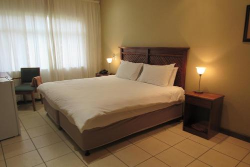 Standard Twin Room image 2