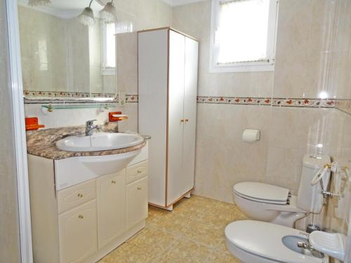 Two-Bedroom Apartment image 6