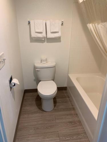 Travelodge by Wyndham Cedar City - image 2