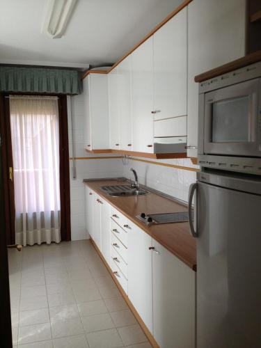 Apartamentos Turisticos Puerta de León - image 3