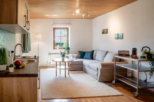 Lakeview Apartment - image 9