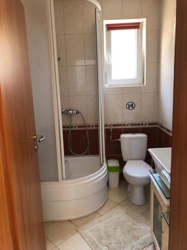 Bathroom, Family 2-rooms Apartment in Hévíz