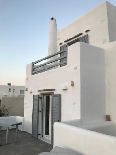 Hara’s Villa in Naousa , Paros