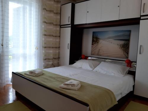  Apartman Bugenvila in Jelsa