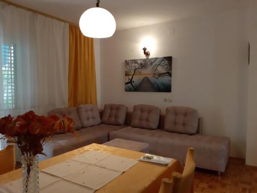  Apartman Bugenvila in Jelsa