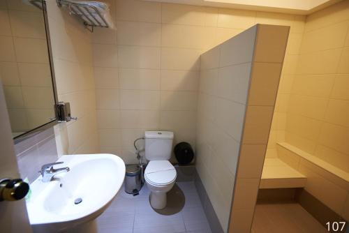 Atlantic Hotel Room Type - Standard Triple Room