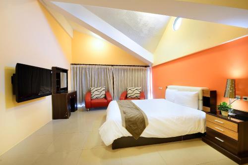 4 double beds