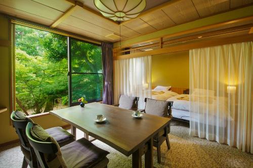 辰口温泉 まつさきJapanese-style Western Room with Bed & Private Open-Air Hot Spring Bath - Momoyamaan Shiratama