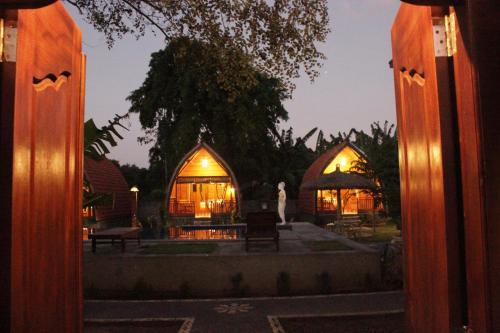 المرافق, Kubu Padi Wooden House in بوموتيران