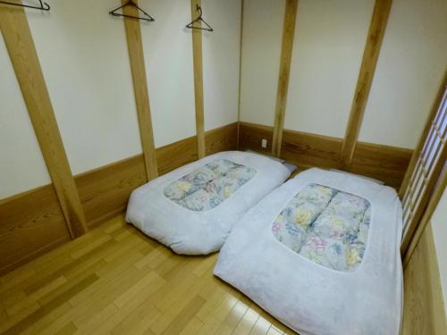 2 futon beds