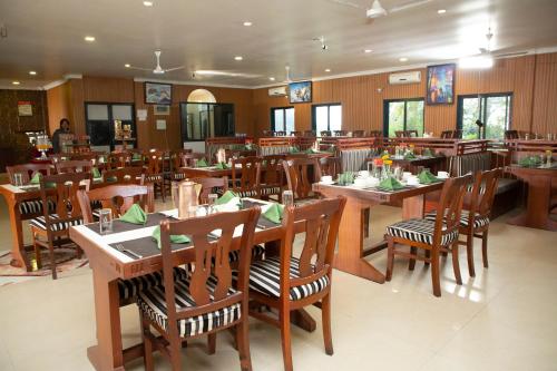 Ресторант, Hotel Jungle Crown in Chitwan