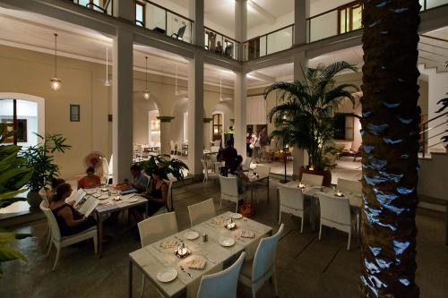 Restaurant, Villa Shanti in White Town / French Colony