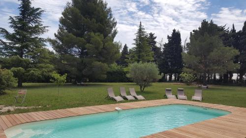 Úszómedence, LES CYPRES in Maillane