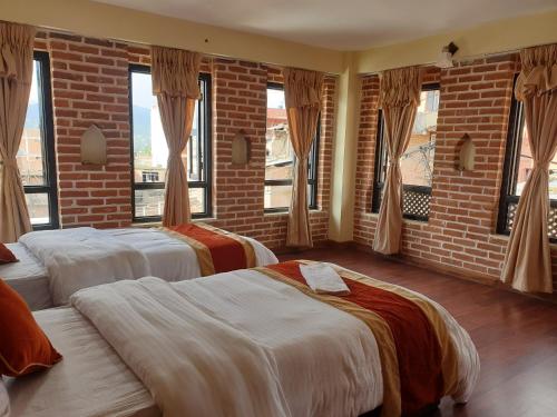 2 twin beds