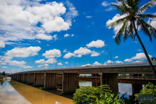Home by the bridge in Kamphaeng Phet