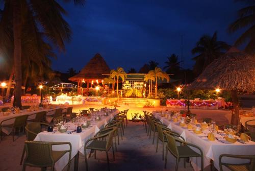 Restoran, Badian Island Wellness Resort in Badian