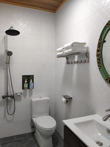 Teacher Cai Homeestay – Xiaoliuqiu, CA