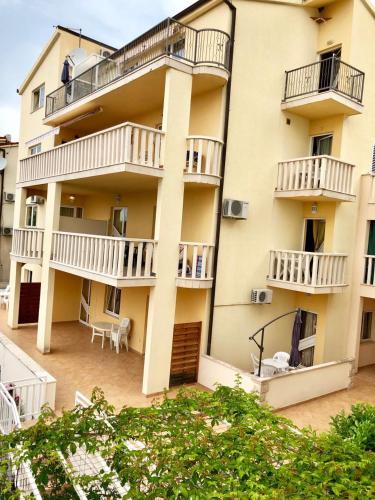  Ibolja Apartments in Promajna