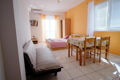 Apartment with Garden View