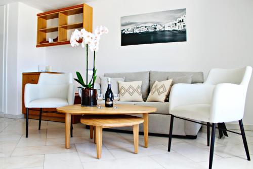 205653144 Hotel Adonis