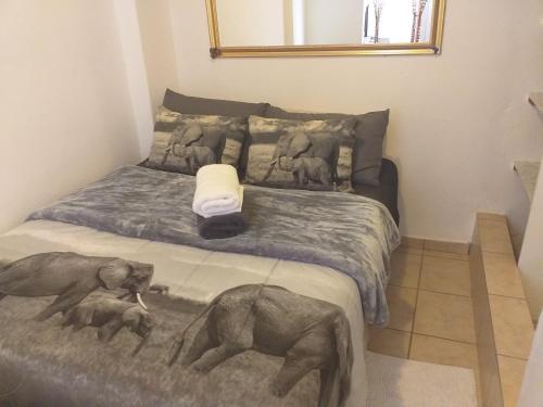2 double beds, 1 twin bed